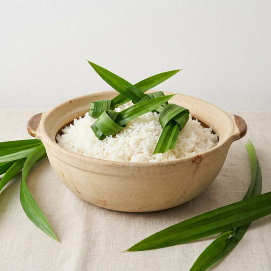 Riz parfumé au pandan : feuilles nouées dans le riz vapeur, Maison Pandan