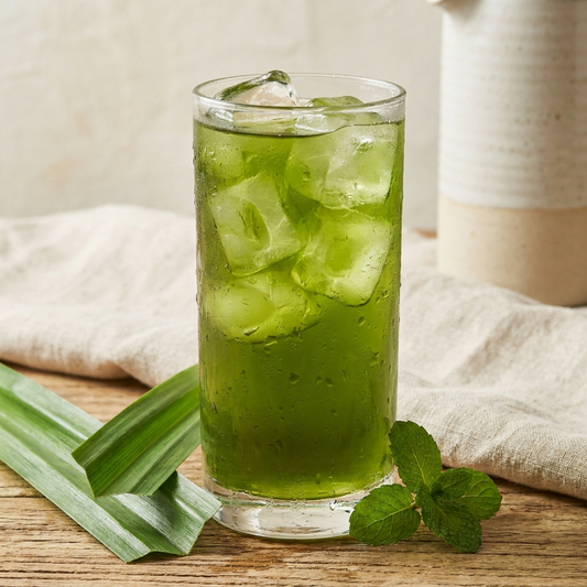 Thé glacé au pandan, infusion froide verte sur glaçons, Maison Pandan